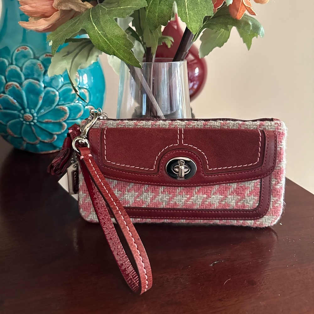 NWT Coach Vintage Hamptons Houndstooth Wristet